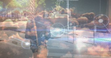 Afro-Amerikan iş adamının yürürken veri işleme görüntüsü. Küresel iş ve dijital arayüz kavramı dijital olarak oluşturulmuş görüntü.