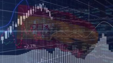 İspanyol bayrağı sallayarak, şamdanları sallayarak, daldırarak, piyasa kazanımlarını göstermek için. Vatanseverlik, finans, borsa, veri işleme, analitik, dijitalgraf, bullica