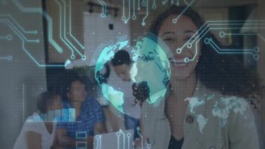 Ofis sunucusu dönen dünya ve yükselen bar tablosuyla iş stratejisi hazırlıyor ve başlatıyor. Dijital, takım çalışması, yenilik, modern, etkileşim, küresel, teknoloji