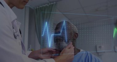 Doktor hastanın boynundaki steteskopa basıyor. Tıbbi EKG panelleri başlatılıyor. Mavi ile mor arasında nabız atıyor. Tıbbi, sağlık, tanı, teknoloji, inceleme, yenilik, profesyonellik