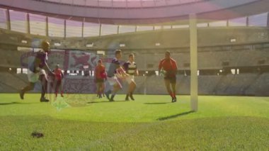 Kırmızı formalı top taşıyıcı pas alıyor, defans oyuncularına hücum ediyor, sonra da deneme çizgisinin üzerinden ragbi topunu yere indiriyor. Sporcular, müsabaka, spor, açık hava, enerjik, takım çalışması, atletizm