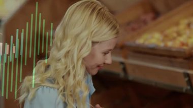 Üretim reyonunda kırmızı elmayı inceleyen dişi alışverişçi hareketle senkronize olan hareketli çubukları başlatıyor. Taze ürün, market alışverişi, sağlıklı yaşam tarzı, canlı renkler, dijital animasyon, tüketici davranışı, perakende çevre