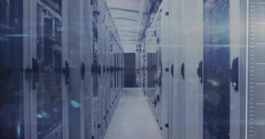 Koridorda küme halinde süzülen raf panelinin yanından geçerken grafik görselleştirme ölçümlerini üst üste koyuyor. Teknoloji, veri, dijital, analitik, ağ, fütüristik, yenilik