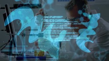 Kıdemli araştırmacı laboratuara giriyor karıştırıcının altına şişe yerleştiriyor, holografik veri atımları yaparken örnek alıyor. Biyoteknoloji, yenilik, bilimsel, analiz, görselleştirme, hassasiyet, teknolojik