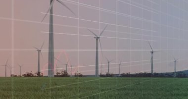 Alacakaranlıktan sonra, rüzgar türbinleri 3 boyutlu ızgara yükseldikçe dönüyor, veri grafikleri kayıyor, enerji çıkışını gösteriyor. Yenilenebilir, sürdürülebilirlik, teknoloji, analitik, gelecekçilik, çevre dostu, yenilik