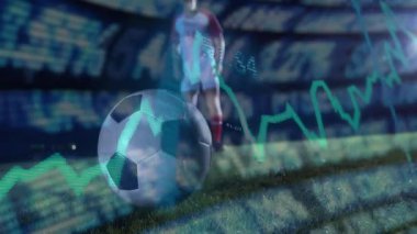 Futbol sporcusu sahada öne çıkıyor, kramponları sallıyor ve stok grafikleri arasında topu uçuruyor. Sporcu, spor, yarışma, stadyum, hareket, yoğunluk, analiz