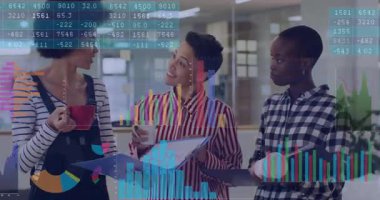 Ofisteki iş çizelgelerini inceleyen ekip, kupa kaldırma hareketinin fikir birliğini ortaya çıkaran animasyon verilerini tetiklediğini düşünüyor. İşbirliği, takım çalışması, analitik, veri görselleştirme, profesyonel, modern, kurumsal