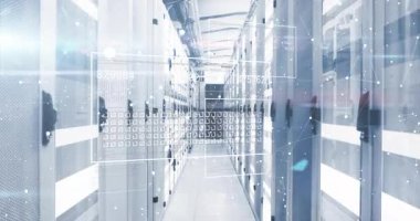 Başlangıçta sunucu koridoru tarama ızgaralarını görüntüler yüzen veri panellerini günceller. Gelecek, teknoloji, dijital, siber, veri, ağ, mühendislik