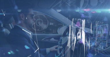 Araba kullanan Afrikalı Amerikalı bir adama karşı bağlantı ve veri işleme ağı görüntüsü. Küresel ağ ve iş teknolojisi kavramı