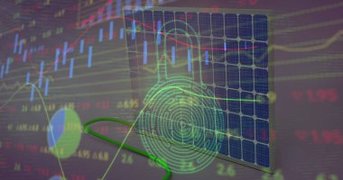 Dijital asma kilit, finansal veriler ve güneş panelleri üzerindeki grafikler. Yeşil enerji, eko güç, finans ve ekonomi kavramı dijital olarak oluşturulmuş görüntü.
