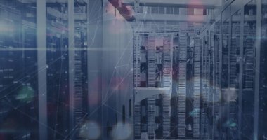 Sunucular üzerindeki bağlantıların resmi. Ağ, bağlantılar, iletişim, veri işleme ve teknoloji konsepti dijital olarak oluşturuldu.