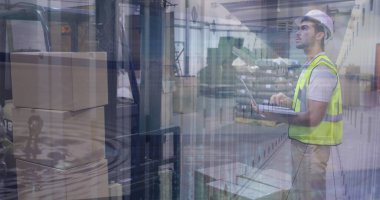 Akıllı telefon kullanan adamın istatistik ve mali veri işleme görüntüsü. Küresel iş bağlantıları ve veri işleme kavramı dijital olarak oluşturulmuş görüntü.