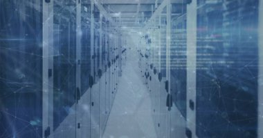 Sunucu odasındaki bağlantı ve veri işleme ağının resmi. Küresel ağ, bağlantılar ve teknoloji konsepti dijital olarak oluşturuldu.