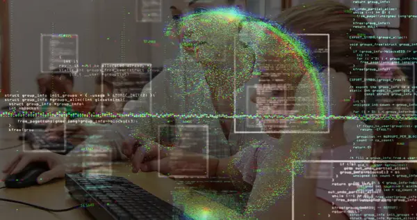 Kafkas kadın öğretmenin okuldaki beyaz kıza öğrettiği veri işleme görüntüsü. Okul ve eğitim teknolojisi kavramı