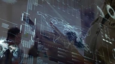 İş dünyasından profesyonel dokunmatik ekran haritası ve veri panelleri güncellenirken kıtaları soymak. Etkileşimli, veri görselleştirme, kurumsal, geleceksel, analitik, dijital, işbirliği