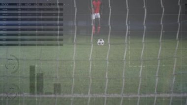 Futbolcu performans analizlerine hazırlanırken veriler kayboluyor. Sporcu, spor, yarışma, açık hava, dinamik, modern, istatistik