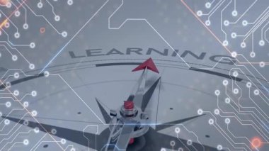 Pusulayı kaplayan dijital devre, dönen iğne LEARNING ve titreşen verilerle hizalanıyor. Futuristik, teknoloji, yenilik, navigasyon, arayüz, dijital, veri
