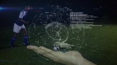 Futbolcu, spor teknolojisindeki kodlarla tetiklenen sanal dünyada topa basıp tekme atıyor. E-spor, yenilik, dijital, gelecek, hareket, enerji, görsel