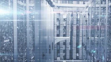 Ortaya çıkan sunucu rafları üzerinde çerçeve koridorları titreşerek ağ füzyonunu görselleştiriyor. Teknoloji, altyapı, siber güvenlik, dijital, bağlantı, fütüristik, yenilik