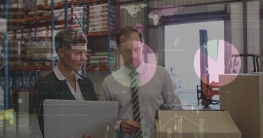 Beyaz işçilerin konuştuğu veri işleme görüntüsü. Küresel iş ve dijital arayüz kavramı dijital olarak oluşturulmuş görüntü.