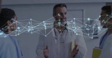 Tıbbi ekip danışmanlığı, ağ örtüsü canlandırma ekranı. Hasta bakımını açıklayan doktor başlatılıyor. İşbirliği, sağlık, yenilik, takım çalışması, teknoloji, profesyonellik, teşhis