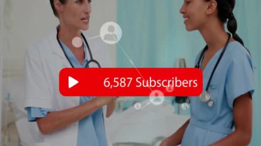 Doktor hemşirelerle konuşuyor. Koğuşta yükselen abonelerin izini sürerek düğüm simgelerini etkinleştiriyor. Tıbbi, takım çalışması, profesyonel, sağlık, teknoloji, işbirliği, klinik