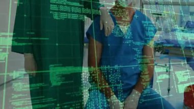 Yeşil kod geri çekiliyor. Ameliyathane kurulumu için iş arkadaşını destekleyen önlüklü bir cerrah ortaya çıkıyor. Tıbbi, sağlık, ameliyat, klinik, hastane, doktor, hasta