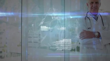 Doktor şehir penceresinin yanında, ışık patlaması HUD 'yi harekete geçiriyor. Tıbbi ağ düğümleri gülümsüyor. Kentsel, profesyonel, geleceksel, teknoloji, yenilik, bağlantı, sağlık