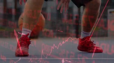 Kırmızı spor ayakkabılara odaklanan kamera çapraz vuruş ve senkronizasyon grafikleriyle salyalarını akıtıyor. Atletik, dinamik, kentsel, spor, rekabet, hareket, fitness