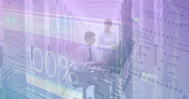 Bir grup iş adamının veri işleme görüntüsü. Küresel iş, finans, veri işleme ve dijital arayüz kavramı dijital olarak oluşturuldu.