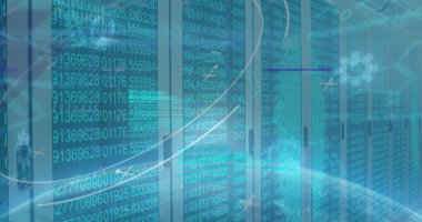 Sunucu odasındaki veri işleme ve simgelerin resmi. Küresel teknoloji ve dijital arayüz konsepti dijital olarak oluşturuldu.