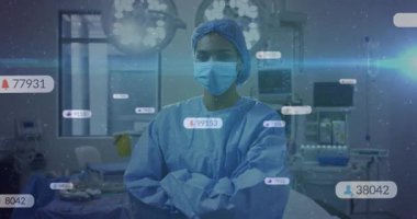 Ameliyathane ayakta duran kadın cerrah, ölçümleri gösteren sayısal ikon üreten veri etiketi. Tıbbi, teknoloji, fütüristik, sağlık, tanı, yenilik, klinik