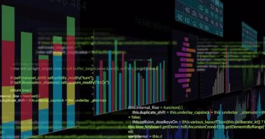 Veri çubukları ortaya çıkıyor ve kodlar çizelgelerin üzerinde kayıyor ve kamera yeni gösterge panellerini gösteriyor. Teknoloji, analitik, panel, görselleştirme, dijital, bilgi grafikleri, programlama