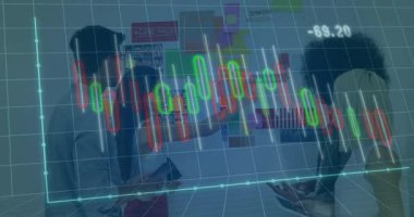 Profesyonel tıkırtı cihazları şeffaf şamdan şemasını takip ediyor sonra da finans sektöründe yükseliyor. Finans, takım çalışması, iş, analitik, dijital, strateji, yatırım