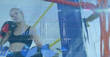 Kafkas kadın boksör üzerinden veri işleme görüntüsü. Küresel iş ve dijital arayüz kavramı dijital olarak oluşturulmuş görüntü.