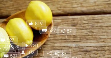 Limon tutan ahşap kasenin açılışı sosyal ölçümler gösteren yüzen simgelerle başladı. Rustik, tazelik, canlılık, organik, yiyecek, dijital, sosyal