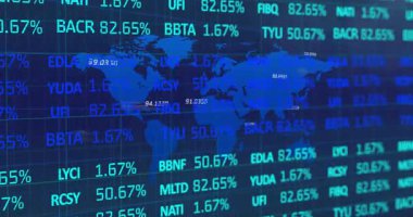 Mavi ekran açılışı, dünya haritası üzerinde süzülen tarama çizgisi ve piyasa eğilimlerini güncelleyen işaretler başlatılıyor. Dijital, geleceksel, analitik, teknoloji, kurumsal, veri görselleştirme, yatırım