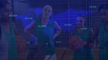 AR, basketbol istatistiklerini antrenmana hazırlanan oyuncularla güncellerken, Koç tıklama panosu. Spor, takım çalışması, danışmanlık, performans, eğitim, veri analizi, atletizm
