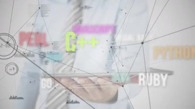 Teknoloji profesörü tıklaması ve tablet animasyon düğümlerini araklaması ve teknoloji demosu için programlama etiketlerini değiştirmesi. Teknoloji, yenilik, veri görselleştirme, arayüz, dijital, iş, bağlantı