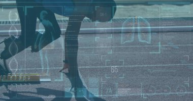 Bıçak eğitimi almış Afrikalı Amerikalı bir adamın dijital ekrandaki görüntüsü. Engelli spor, aktif yaşam tarzı ve dijital olarak oluşturulmuş veri işleme konsepti.