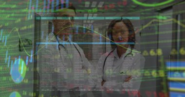 Çeşitli doktorların veri işleme görüntüsü. Küresel tıp, bilgisayar ve dijital arayüz kavramı dijital olarak oluşturulmuş görüntü.