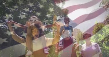 Aile yürüyen güneş ışığı parkı, şeffaf bayrak kaplaması başlatılan ilk çerçeve pazarlama için büyüyor. Çoklu nesil, açık hava, boş zaman, birliktelik, vatanseverlik, uyum, canlılık.