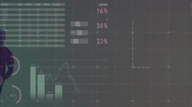 Siluet, erkek sporcuya dönüşüyor. Veri görüşünde topu yakalamak için veri örtüleriyle dalıyor. Analizler, veri görselleştirme, spor, rekabet, performans, teknoloji, gösterge paneli