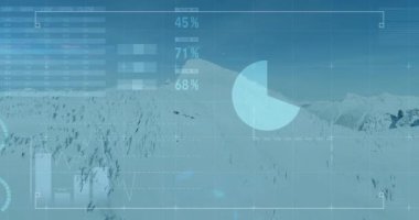 Kar sırtında görünen okuma tablosu veri görünümü için HUD canlandırma değerlerini, haritaları ve grafikleri başlatıyor. Dağ, veri görselleştirme, dijital arayüz, kar manzarası, analitik, teknik, açık hava