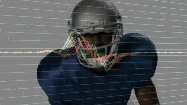 Futbol sporcusu, spor analitiği için miğfer boyunca dalga biçimi grafiği süpürüyor. Sporcu, spor, analiz, biyomekanik, teknoloji, performans, hareket