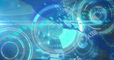 VR kulaklık takan iş adamının tarama ve veri işleme görüntüsü. Dijital arayüz ve veri işleme kavramını dijital olarak oluşturan küresel bağlantılar.