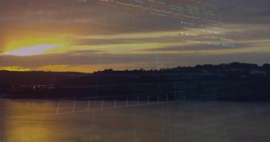 İki saniye sonra sakin günbatımı suları ve yükselen piyasa eğilimlerini gösteren üç boyutlu ızgara ortaya çıkıyor. Soyut, görselleştirme, dijital, geleceksel, analitik, minimalist, teknolojik