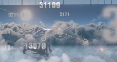 Bulutlar ve sayılar üzerindeki bağlantı ağının resmi. Spor, aktif yaşam tarzı, iletişim ve bağlantılar konsepti dijital olarak oluşturulmuş görüntü.