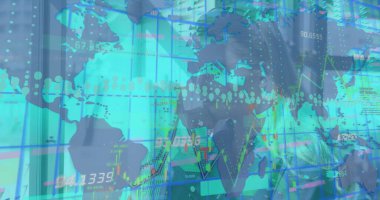 Dünya haritası, finansal grafikler ve ofiste çalışan beyaz kadın hakkındaki veriler. İş, finans ve ekonomi kavramı dijital olarak oluşturulmuş imaj.