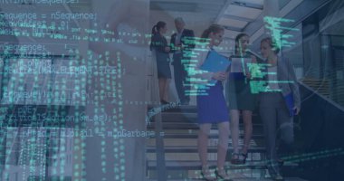 Ofisteki çeşitli iş adamlarının veri işleme görüntüsü. Küresel iş ve dijital arayüz kavramı dijital olarak oluşturulmuş görüntü.